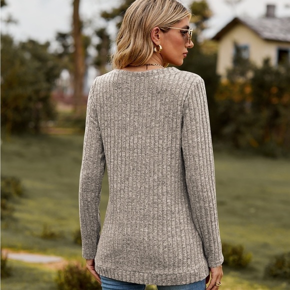 Classic Chic Ribbed V-Neck Sweater - Picture 4 of 4